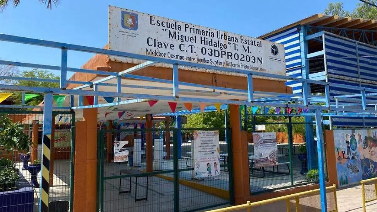 Escuelas reanudan clases en la paz